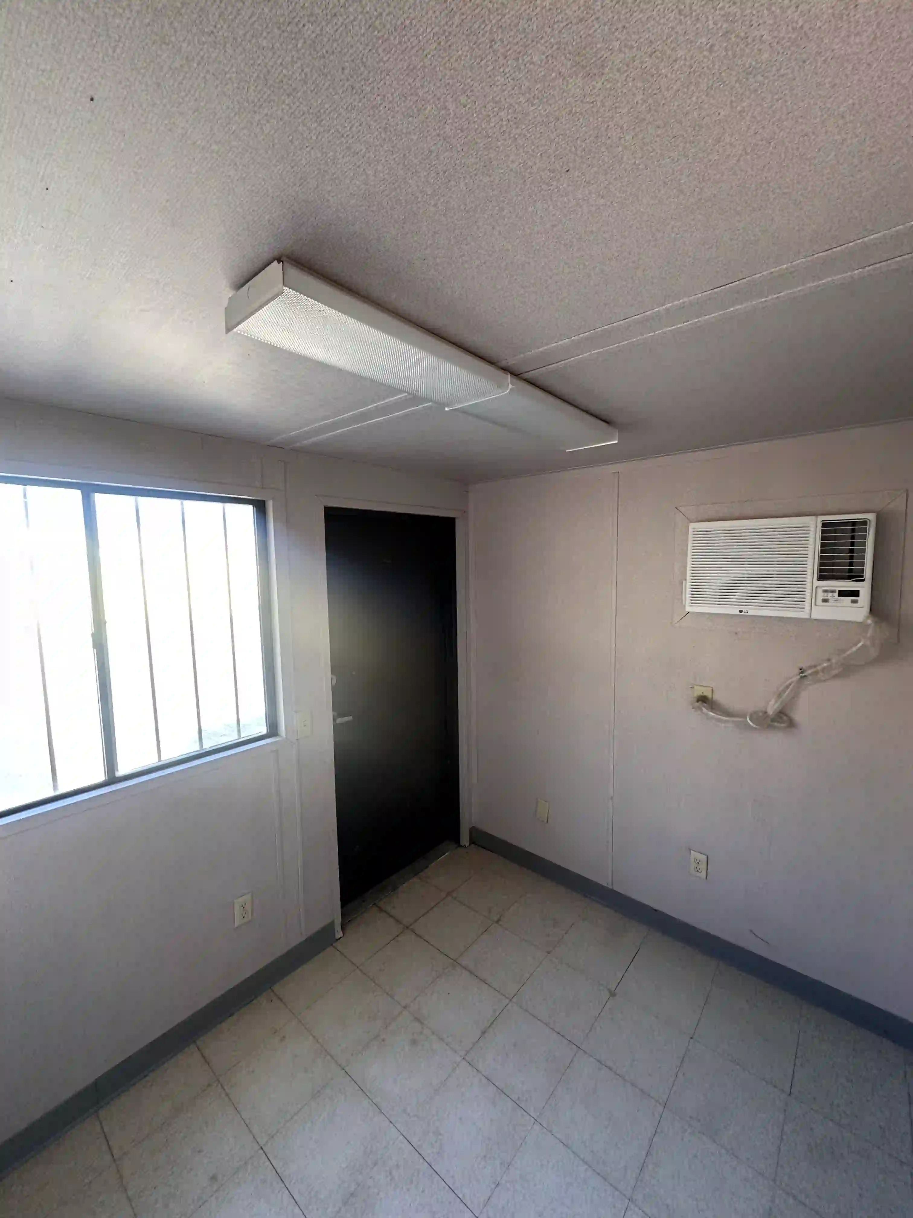 10' Office Container image 3