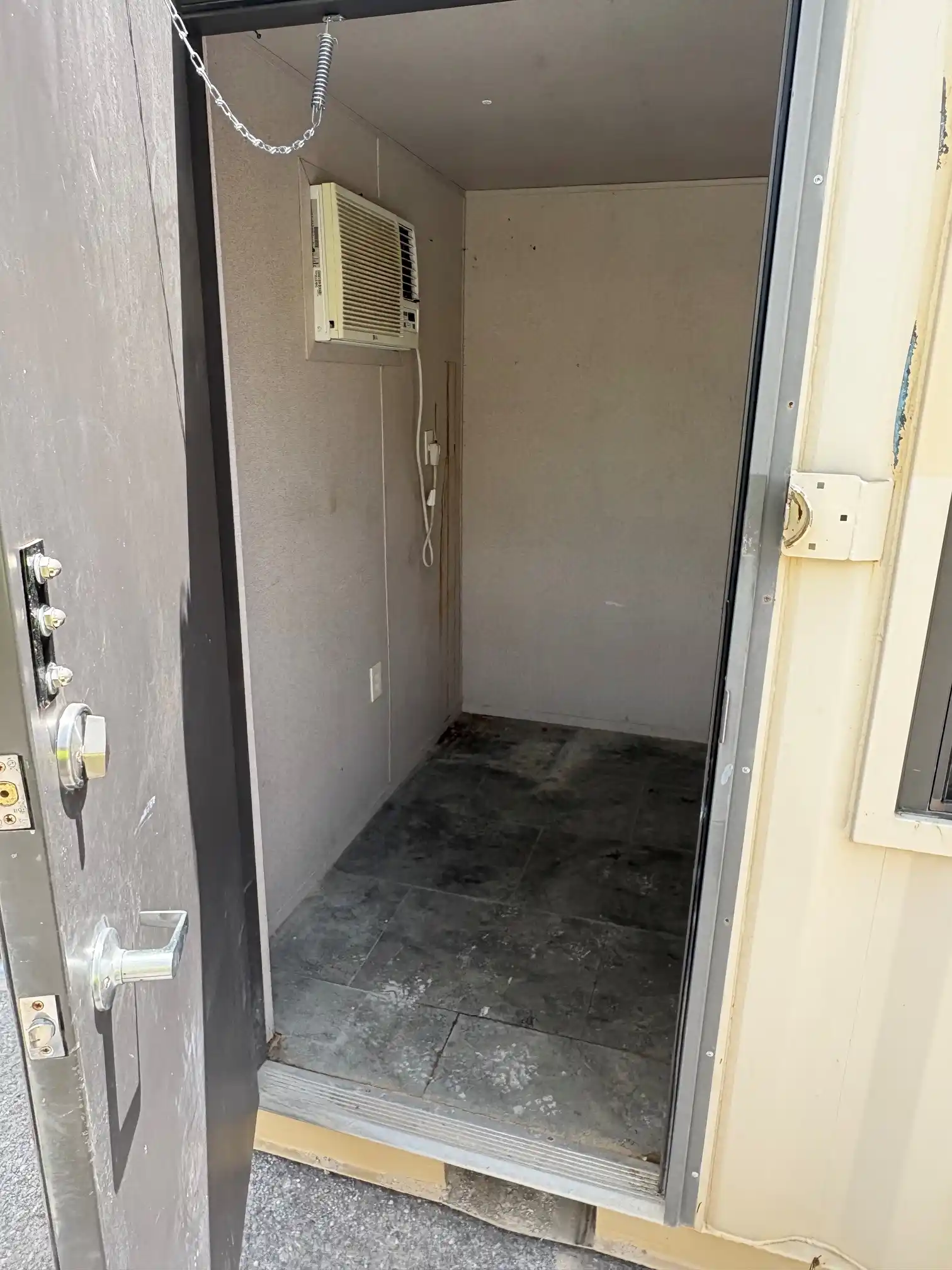 10' Office Container image 5