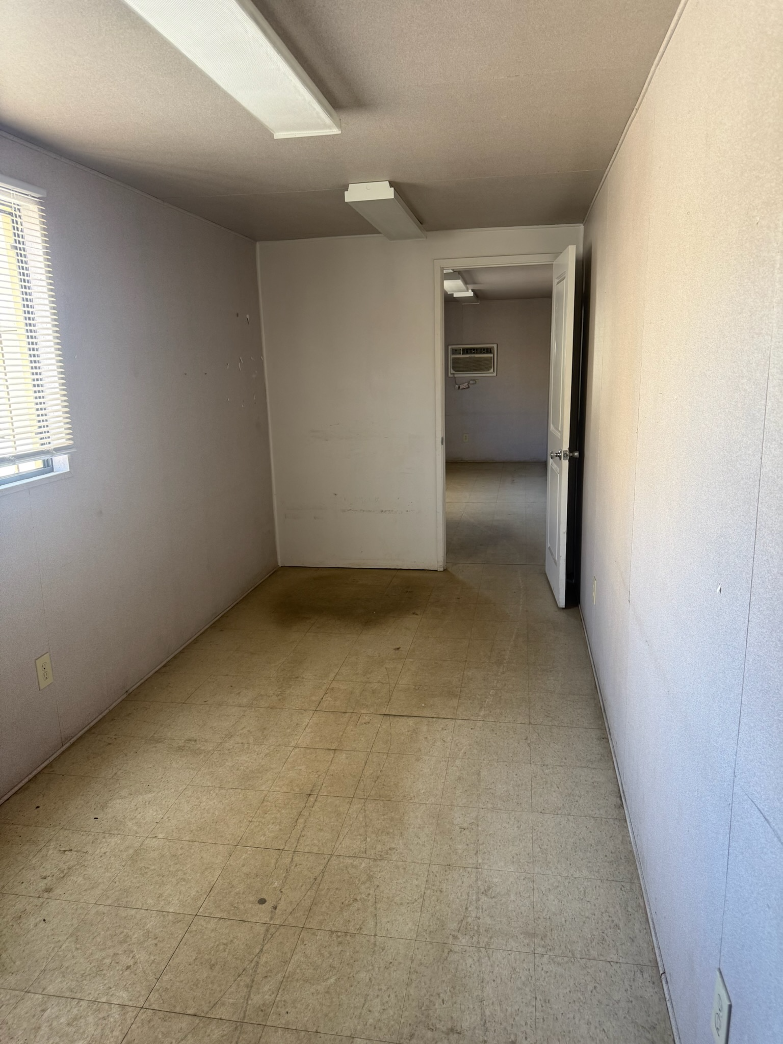 40' Office Container image 5
