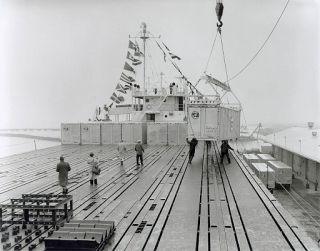 history of shipping containers.png