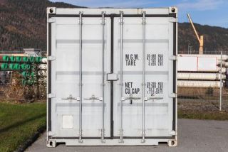 fitting cargo doors on shipping containers.jpg