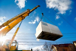types of container lifting mechanism.jpg