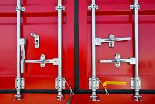 correct way to open and close container doors.jpg